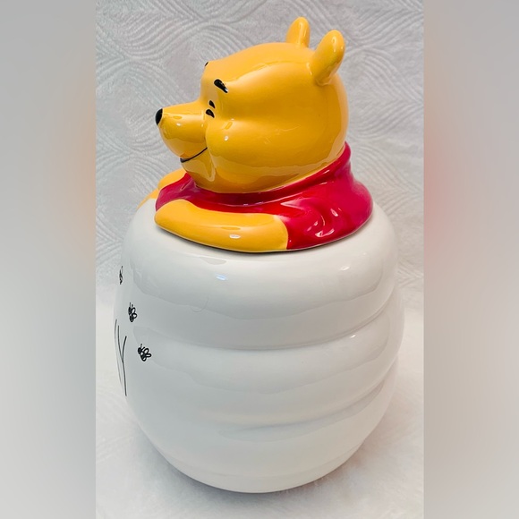 Rae Dunn Disney Winnie The Pooh Hunny Pot Cookie Jar / Canister - Picture 4 of 11